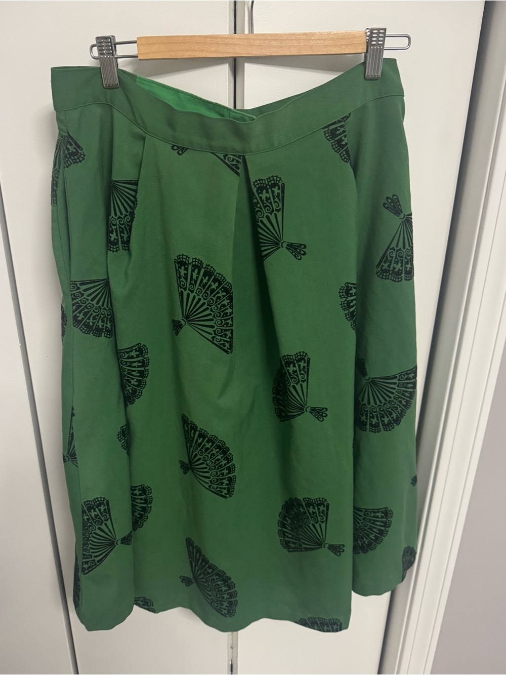 Vintage‎ Bettie Page Tatyana Green A-Line Skirt with Black Fan Print  Size Large